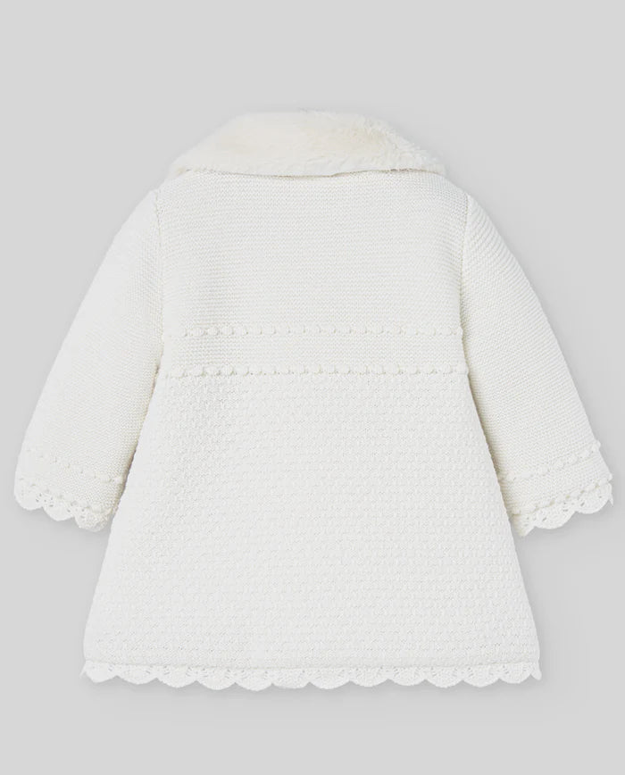 Abrigo de punto blanco de la marca Paz Rodriguez