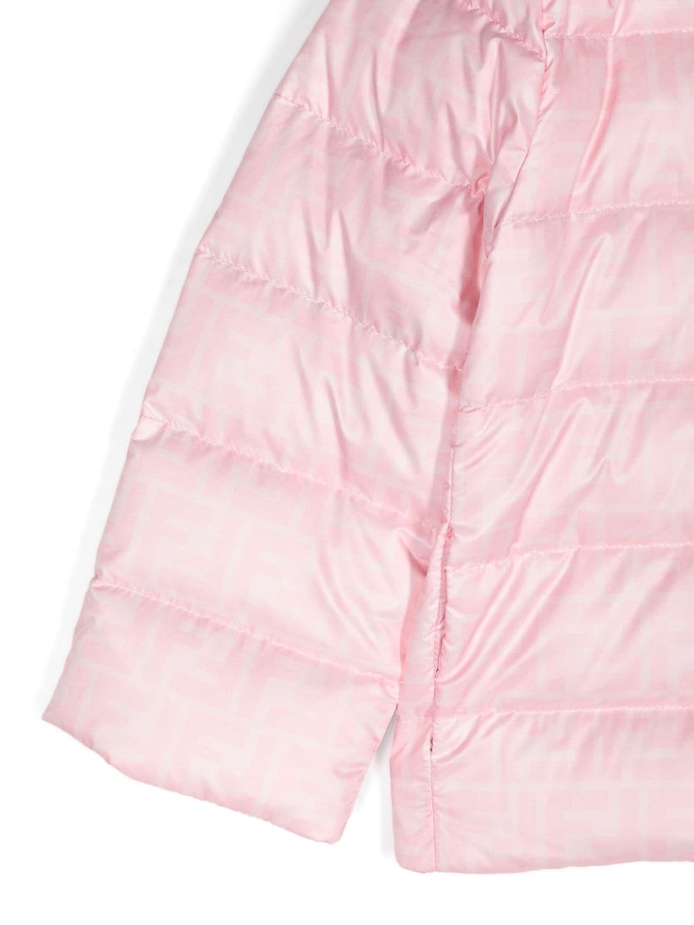 Chaqueta capitonada rosa con logo de la marca Fendi para niña