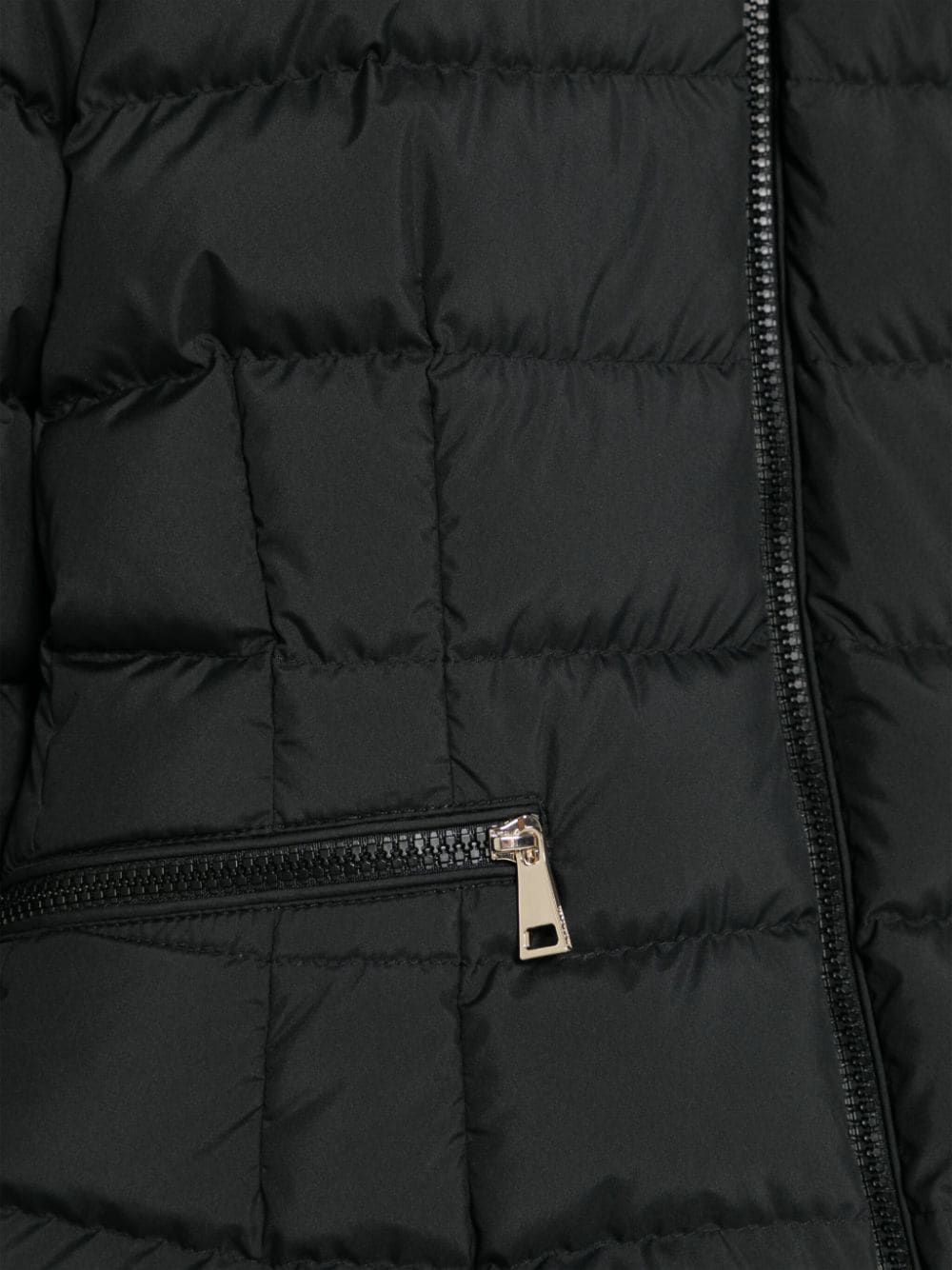 Plumífero negro con capucha Boedette de la marca MONCLER para niña