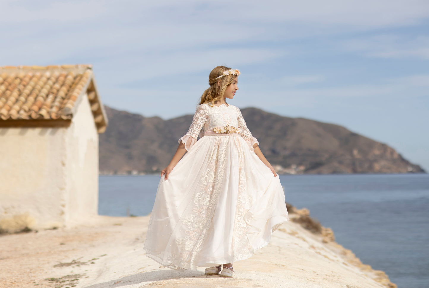 Vestido de comunión el modelo ALINA de la marca ALHUKA