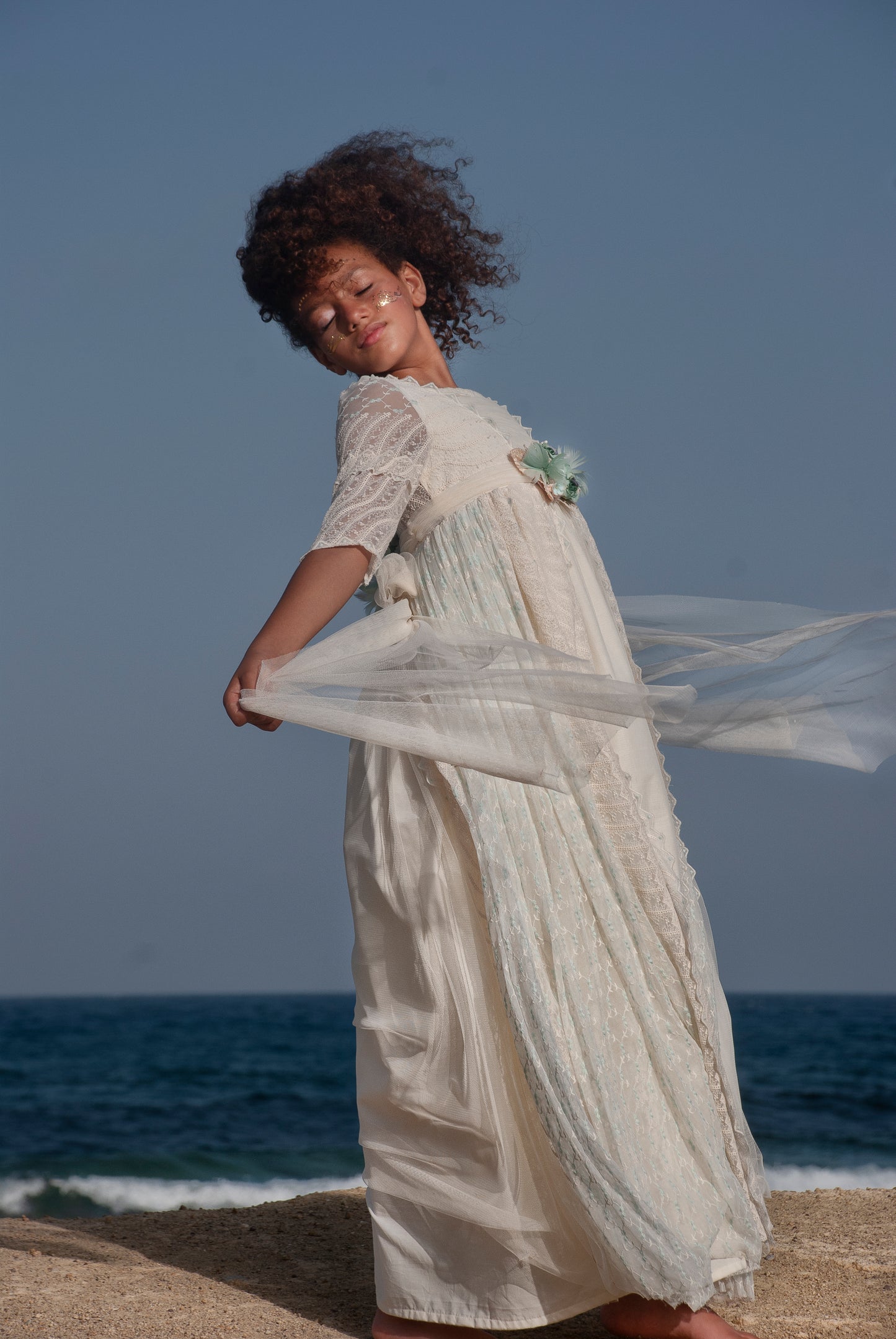 Vestido Aguamarina de la marca MON AIR (corona de flores incluida)