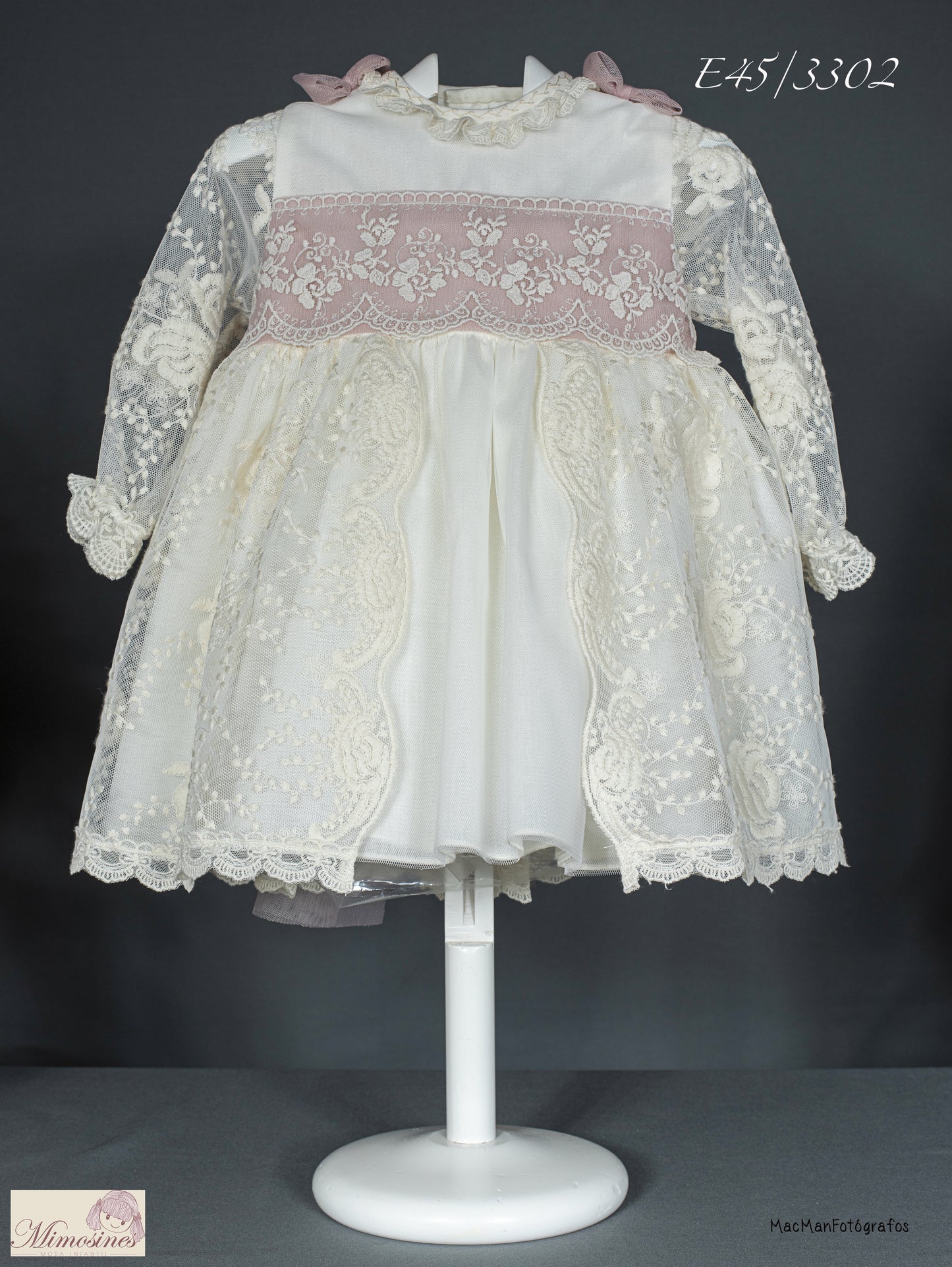 فستان من الدانتيل باللون البيج والوردي 3022 مع سروال داخلي وقبعة لحفل التعميد من MIMOSINES