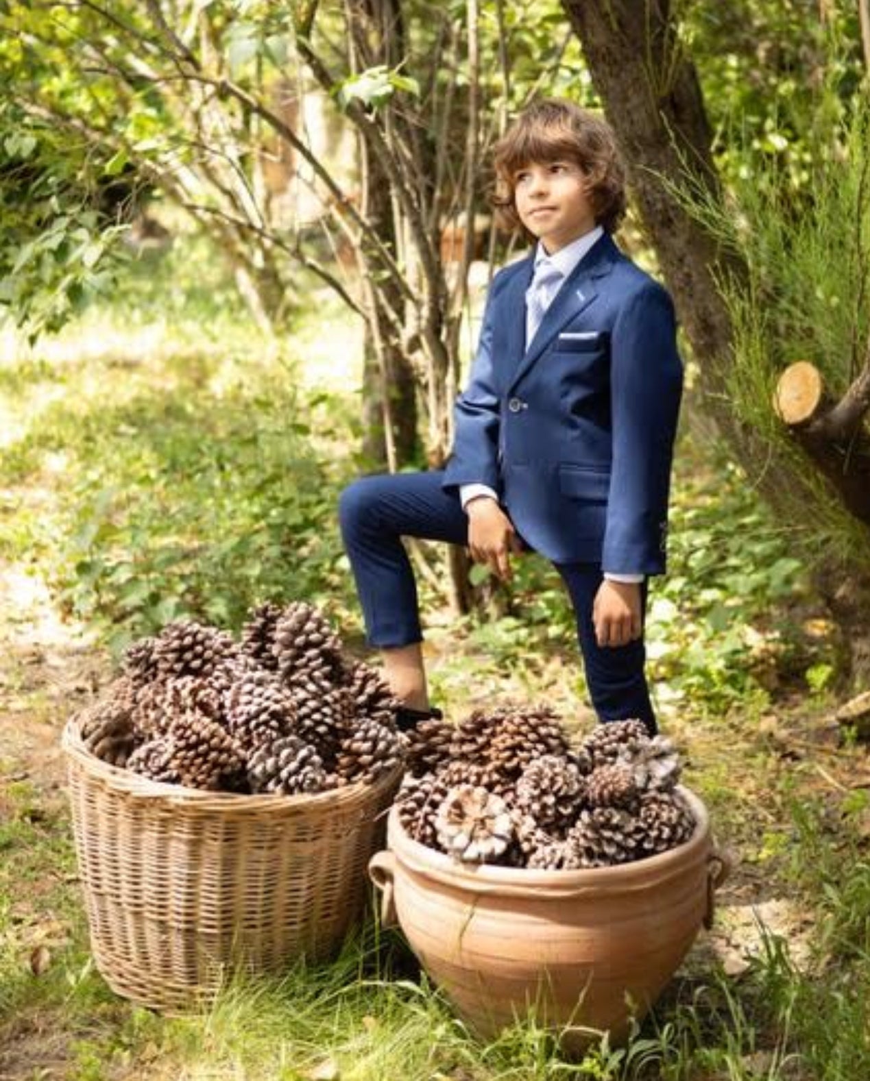 Traje con americana azul marino (en realidad sin chaleco y con corbata azul marino) NOVA DRIMA