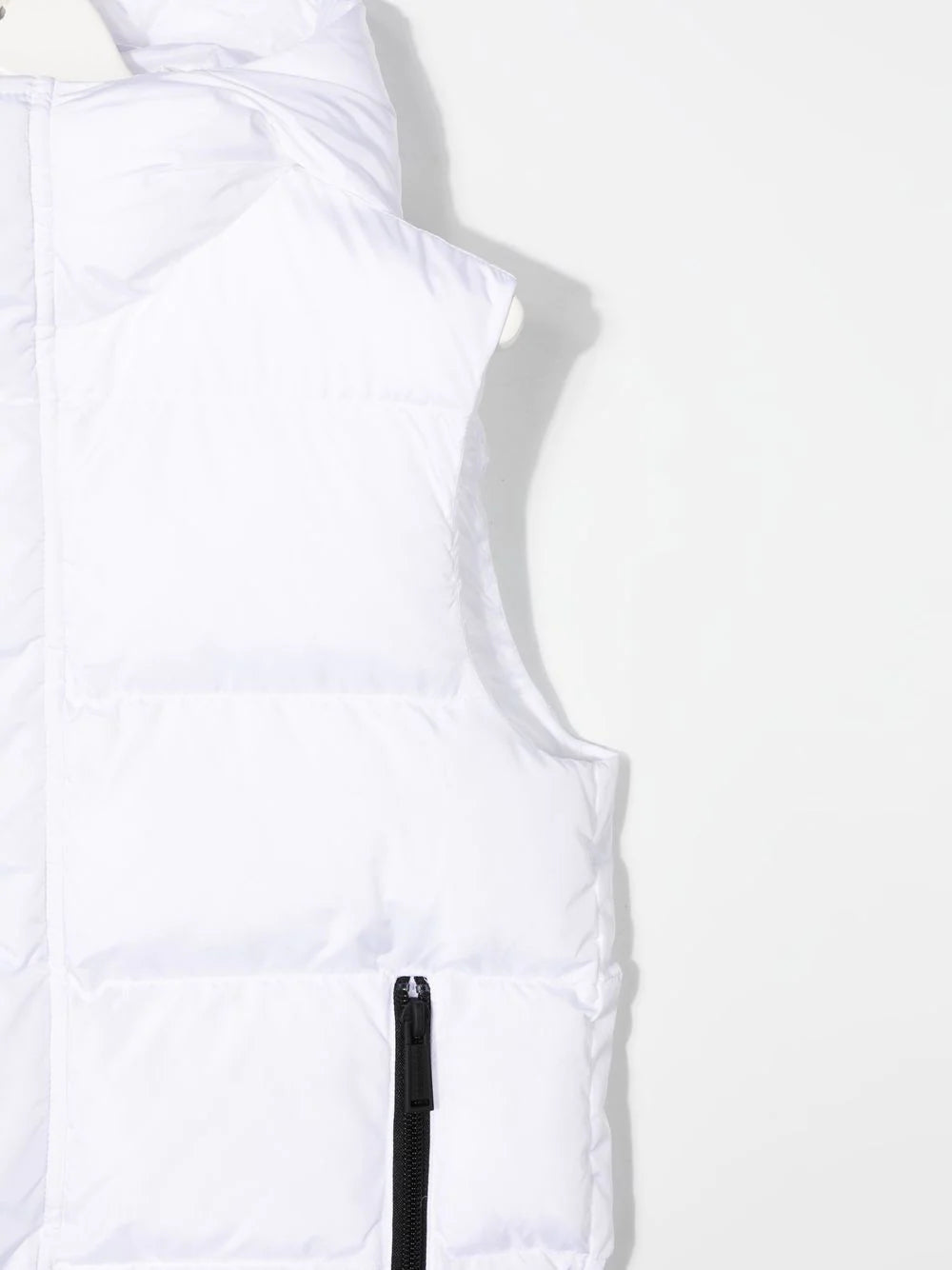 سترة بيضاء مع غطاء محرك السيارة DSQUARED2