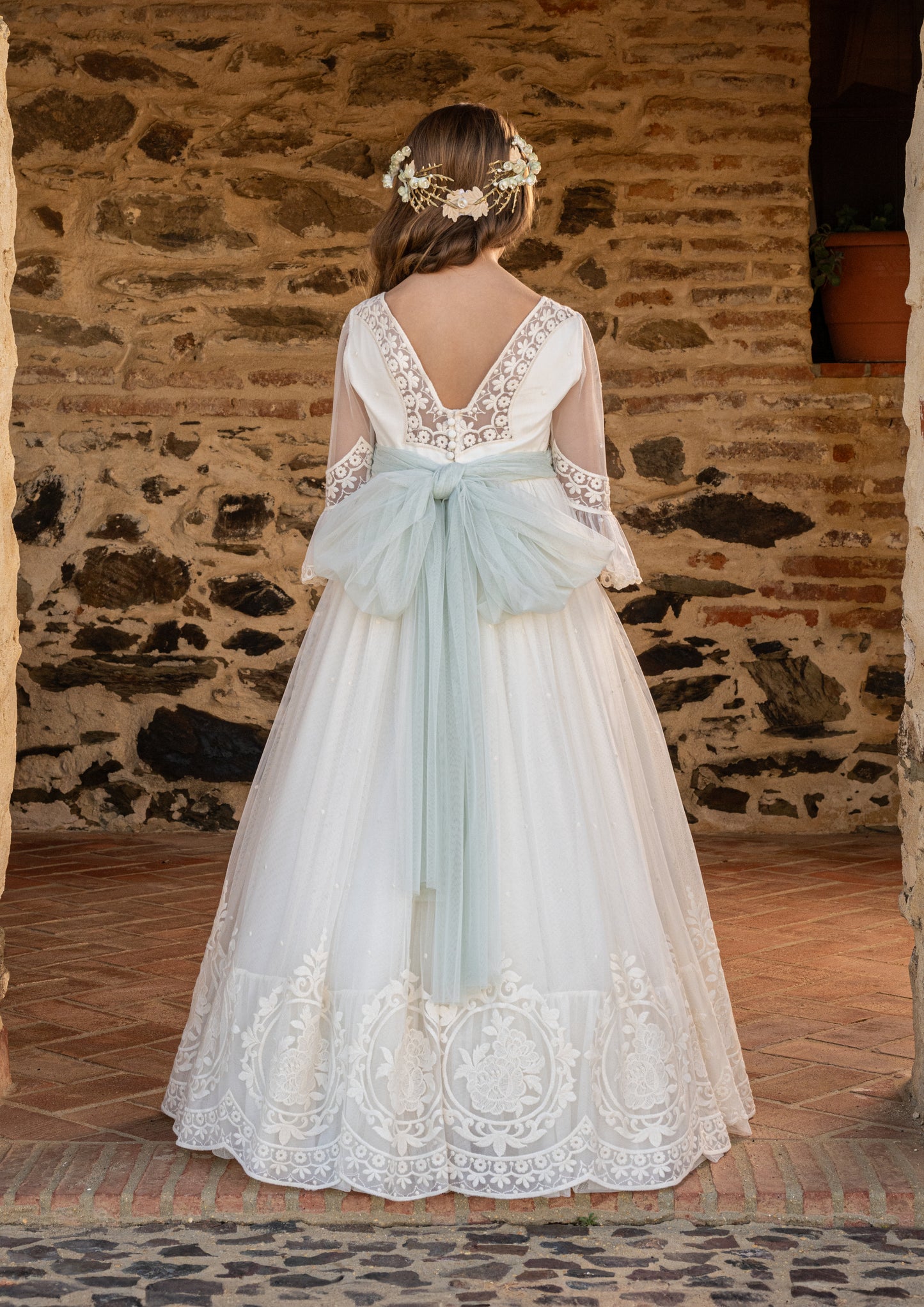 فستان ISABEL للفتيات من ماركة Manuela (يشمل تاج الزهرة)