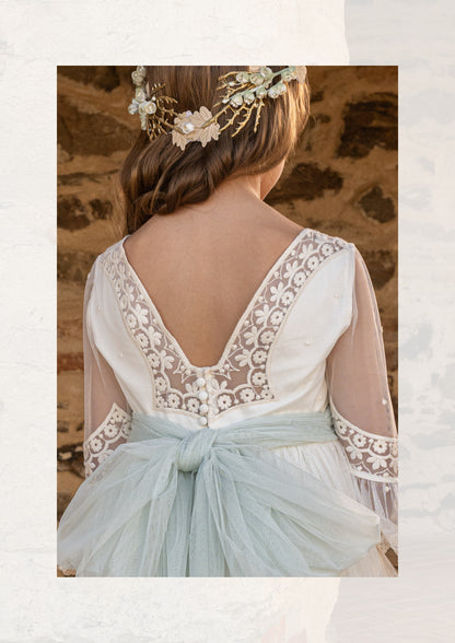 فستان ISABEL للفتيات من ماركة Manuela (يشمل تاج الزهرة)