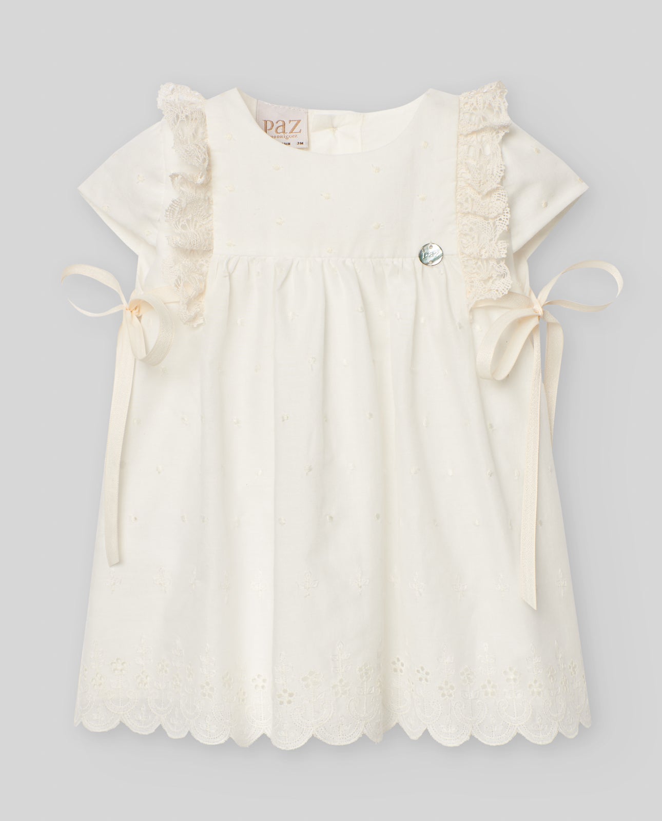 Vestido blanco con bragita y gorro para bebé niña de la marca Paz Rodriguez