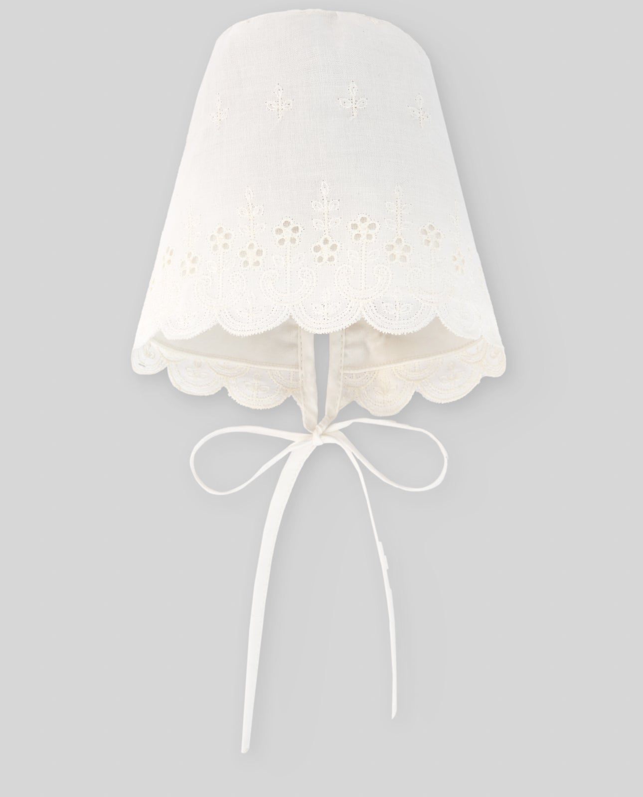 Vestido blanco con bragita y gorro para bebé niña de la marca Paz Rodriguez