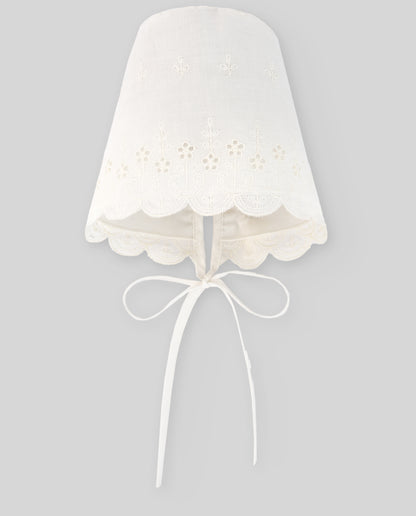 Vestido blanco con bragita y gorro para bebé niña de la marca Paz Rodriguez