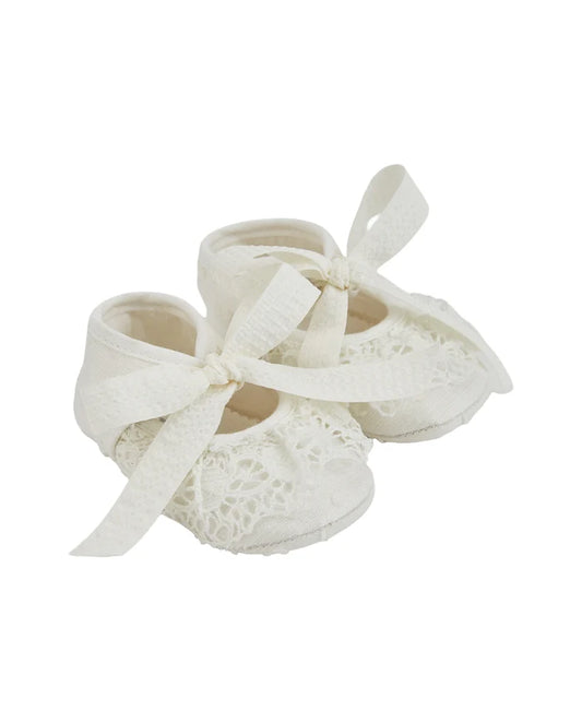 Zapatos para bebé niña de color crudo de la marca PAZ RODRIGUEZ