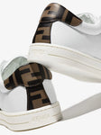 حذاء رياضي منخفض الرقبة مع حزام شعار Fendi Kids