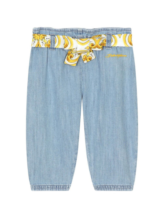 Pantalón vaquero con cinturon con estampado mayólica Dolce & Gabbana Kids para niña