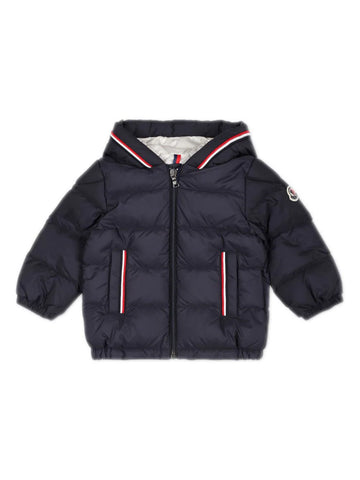 Plumífero con capucha de la marca MONCLER