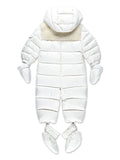 Traje de nieve blanco capitonado con capucha de la marca MONCLER