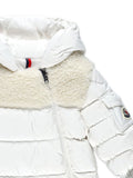 Traje de nieve blanco capitonado con capucha de la marca MONCLER