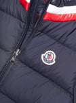 سترة مبطنة باللون الأزرق الداكن من ماركة MONCLER