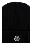 Gorro negro estampado con logo MONCLER