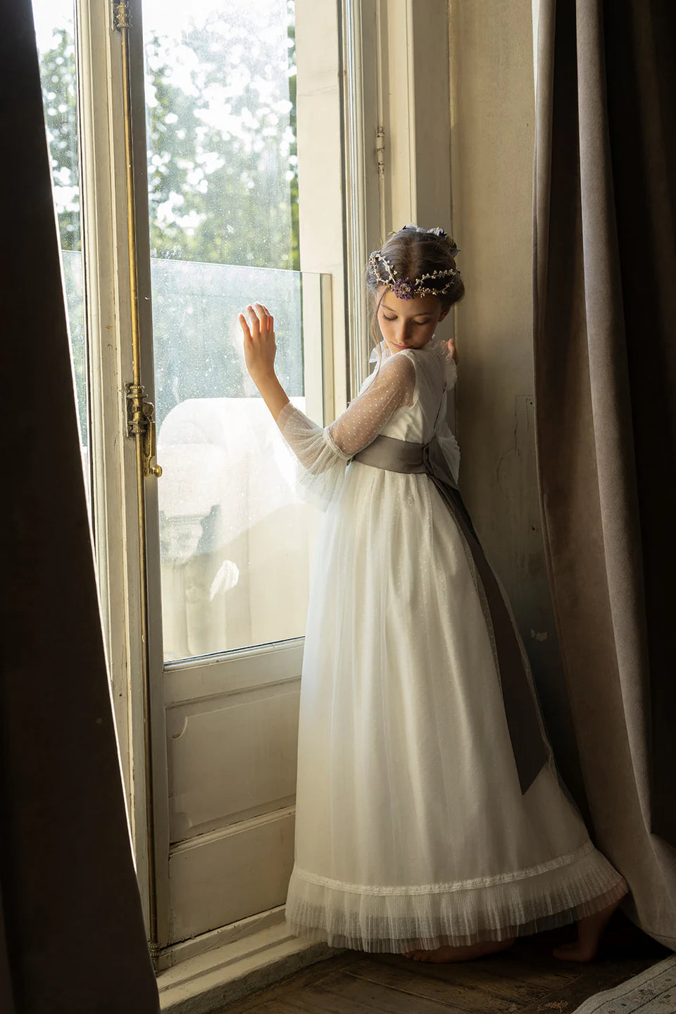 فستان SOL من ماركة MON AIR (يتضمن تاج الزهرة)