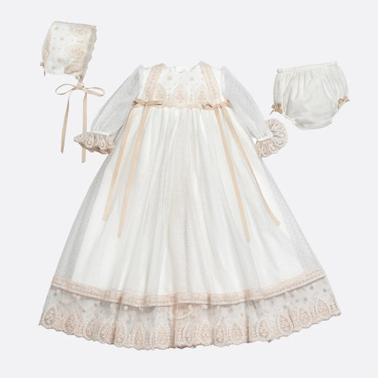 Faldón de bautizo con capota y bragita de la marca Amaya