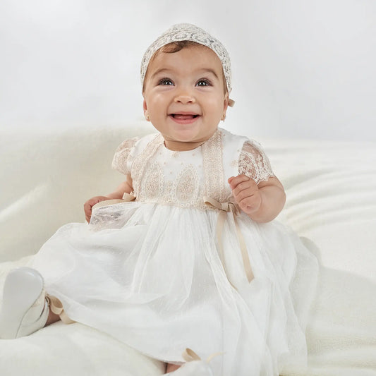 Vestido de bautizo con  bragita de la marca Amaya