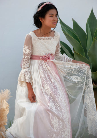 Vestido de comunión el modelo Buganvilla de la marca MON AIR (corona de flores incluida)