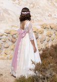 Vestido de comunión el modelo EVELYN LILA de la marca ALHUKA