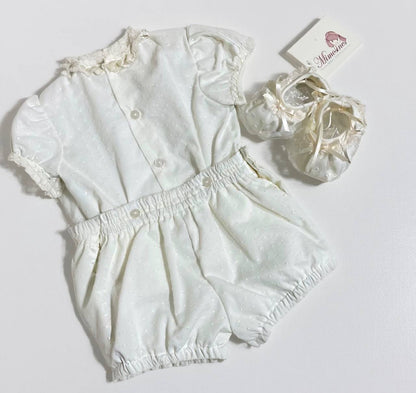 Conjunto con gorro y zapatitos con encaje de la marca MIMOSINES