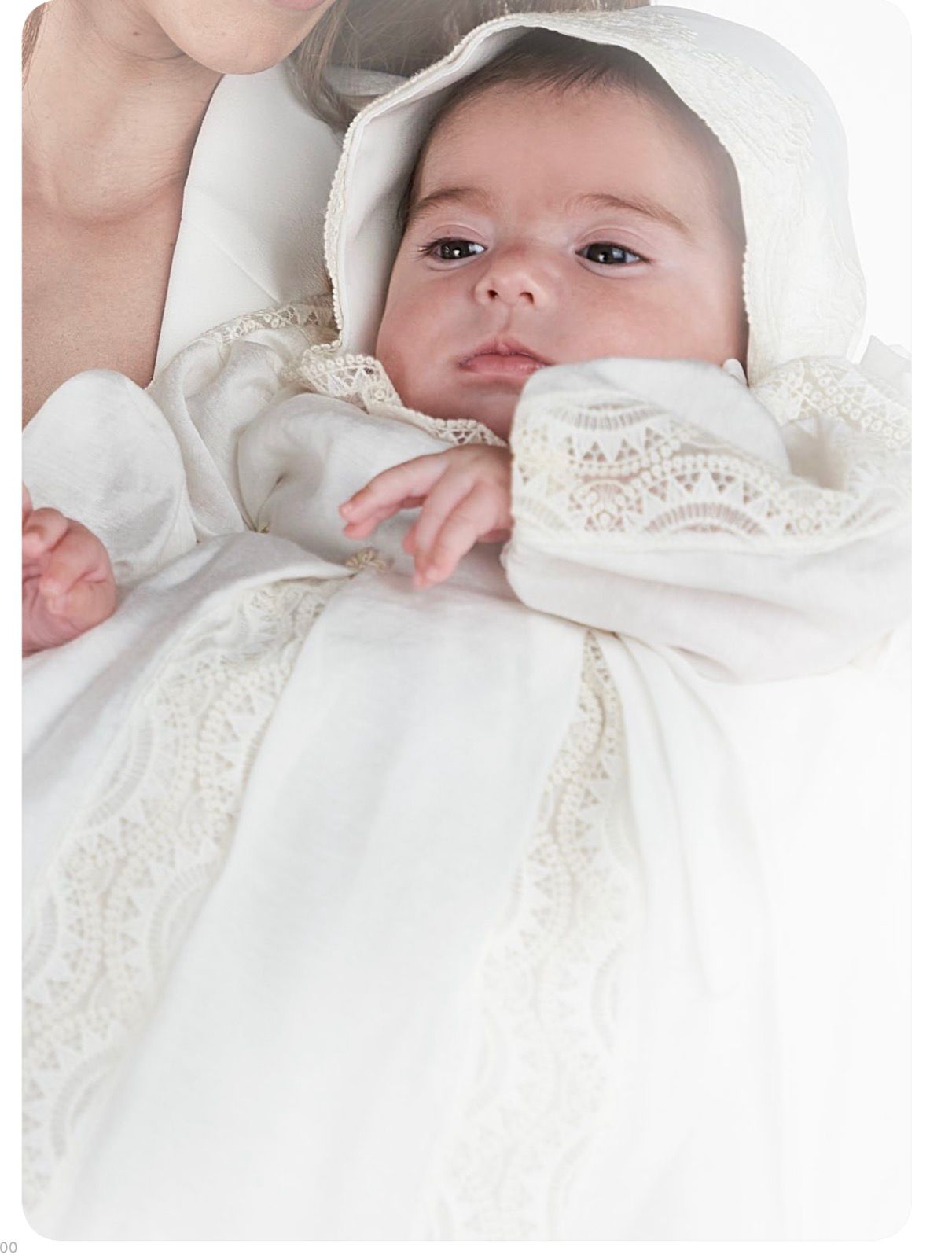 Faldón de viscosa con capota y bragita de la marca Amaya