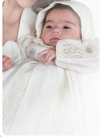 Faldón de viscosa con capota y bragita de la marca Amaya