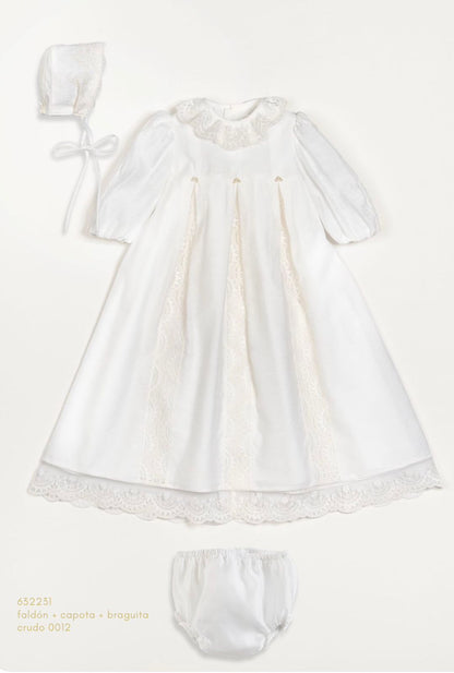 Faldón de viscosa con capota y bragita de la marca Amaya