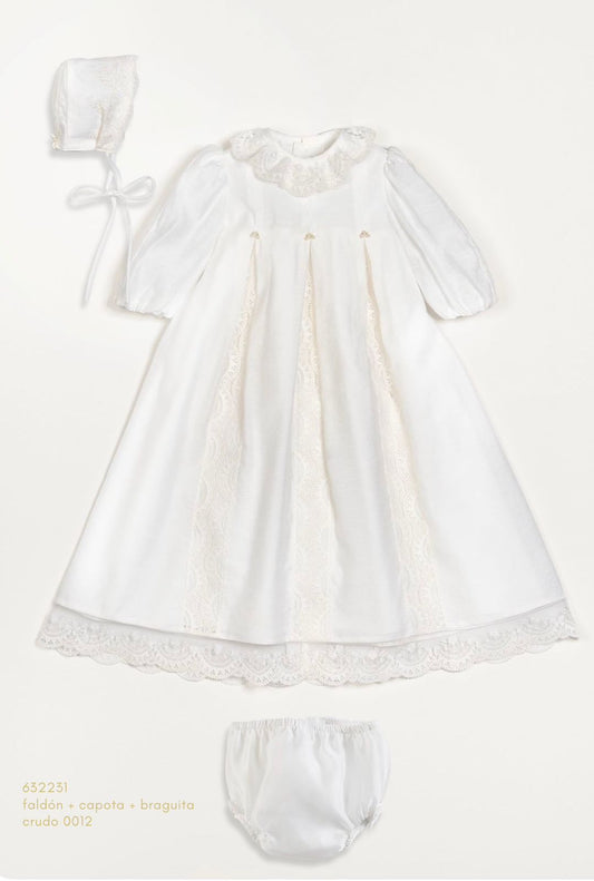 Faldón de viscosa con capota y bragita de la marca Amaya