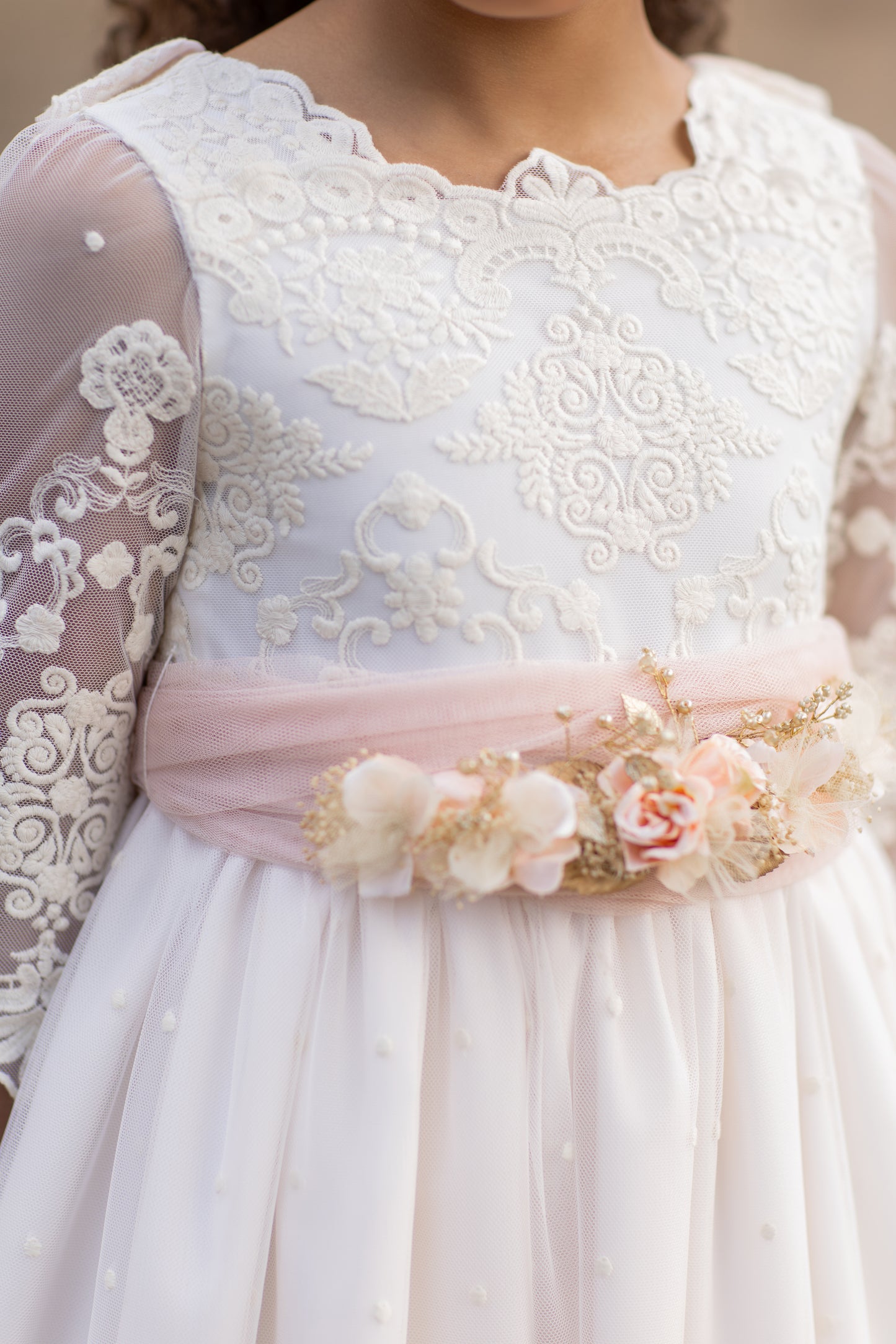 Communion dress model HELIA of the ALHUKA brand.