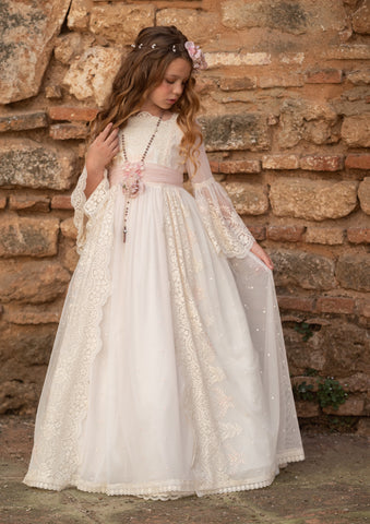 Communion dress model SOPHIE of Manuela Macias brand.