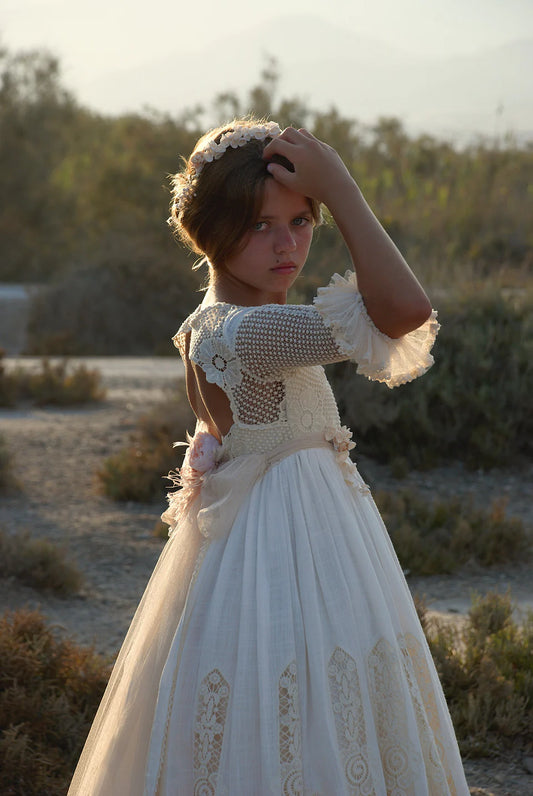 Vestido de comunión el modelo Verso de la marca MON AIR (corona de flores incluida)