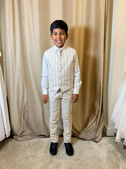 Traje completo con chaleco blanco/beige y pantalones blancos (diferentes de la primera foto) americana blanca para el niño AMALIO RUBIO