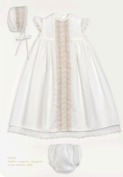 Faldón de lino con gorro y cubre pañal de manga larga de la marca Amaya