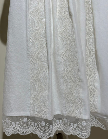 Faldón de viscosa con capota y bragita de la marca Amaya