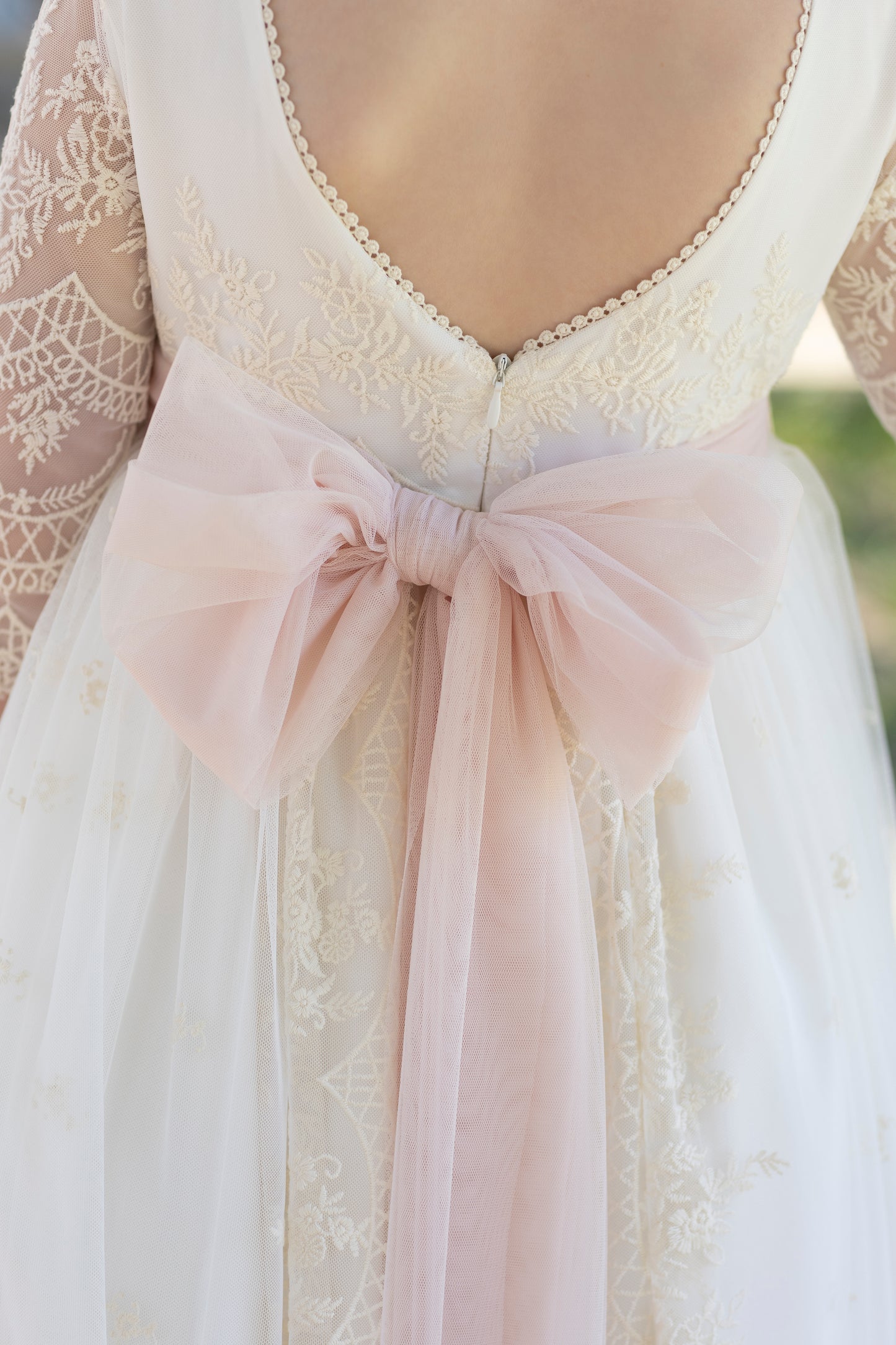 Vestido de comunión BRUMA de la marca ALHUKA (corona no está incluida)