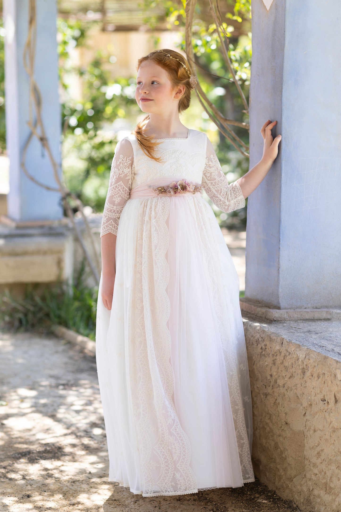 Vestido de comunión BRUMA de la marca ALHUKA (corona no está incluida)