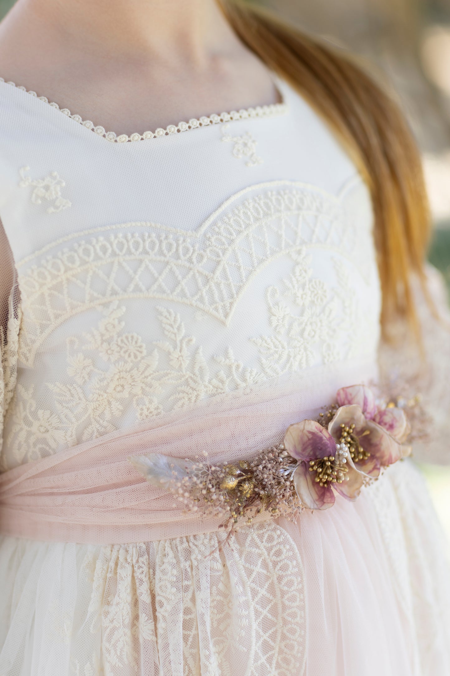 Vestido de comunión BRUMA de la marca ALHUKA (corona no está incluida)