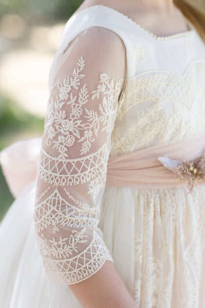 Vestido de comunión BRUMA de la marca ALHUKA (corona no está incluida)