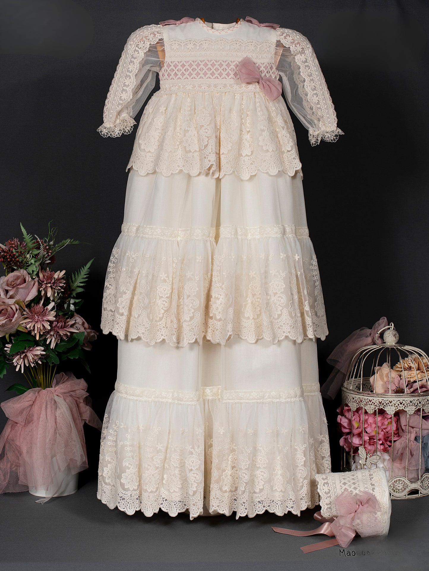 Ecru christening dress skirt style 3021 with cap of the brand MIMOSINES