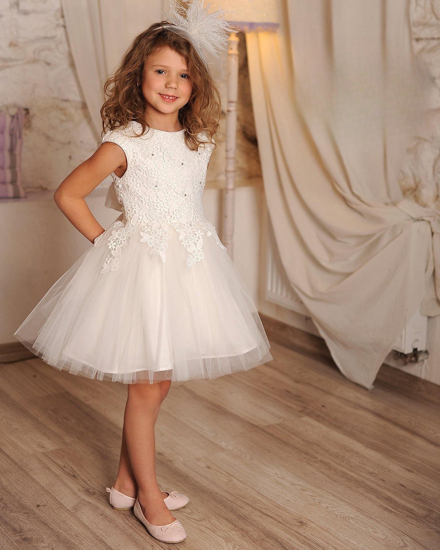 Vestido de ceremonia blanco M 4653 para niñas de la marca Daga