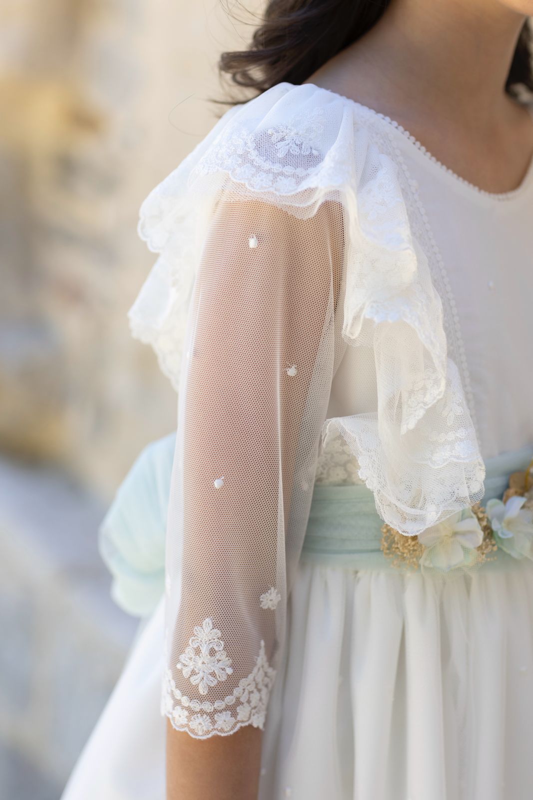 Vestido de comunión MUSGO de la marca ALHUKA (corona no está incluida)