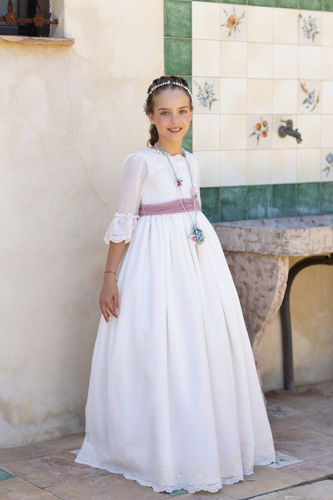 Vestido de comunión SERIS de la marca ALHUKA (corona y rosario no están incluidos)