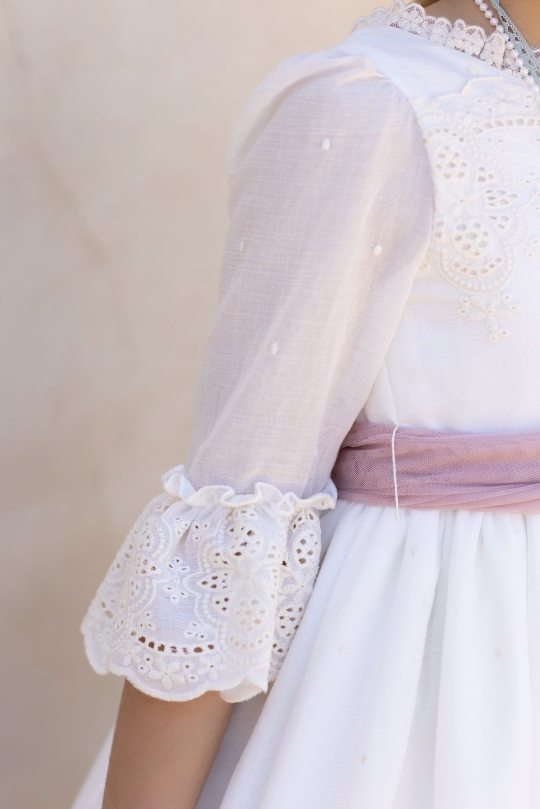 Vestido de comunión SERIS de la marca ALHUKA (corona y rosario no están incluidos)