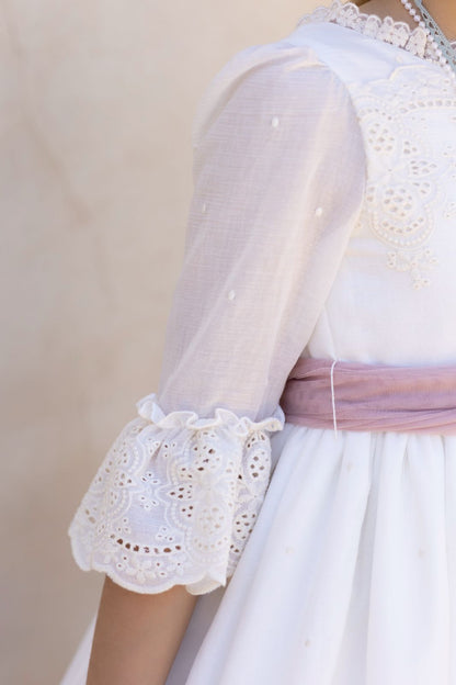Vestido de comunión SERIS de la marca ALHUKA (corona y rosario no están incluidos)