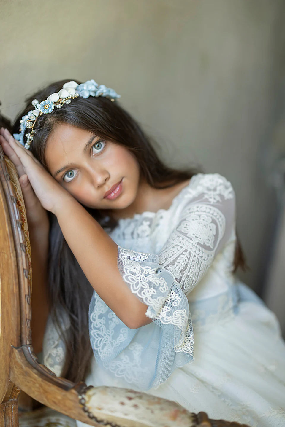 فستان LUNA AZUL من ماركة MON AIR (يتضمن تاج الزهرة)