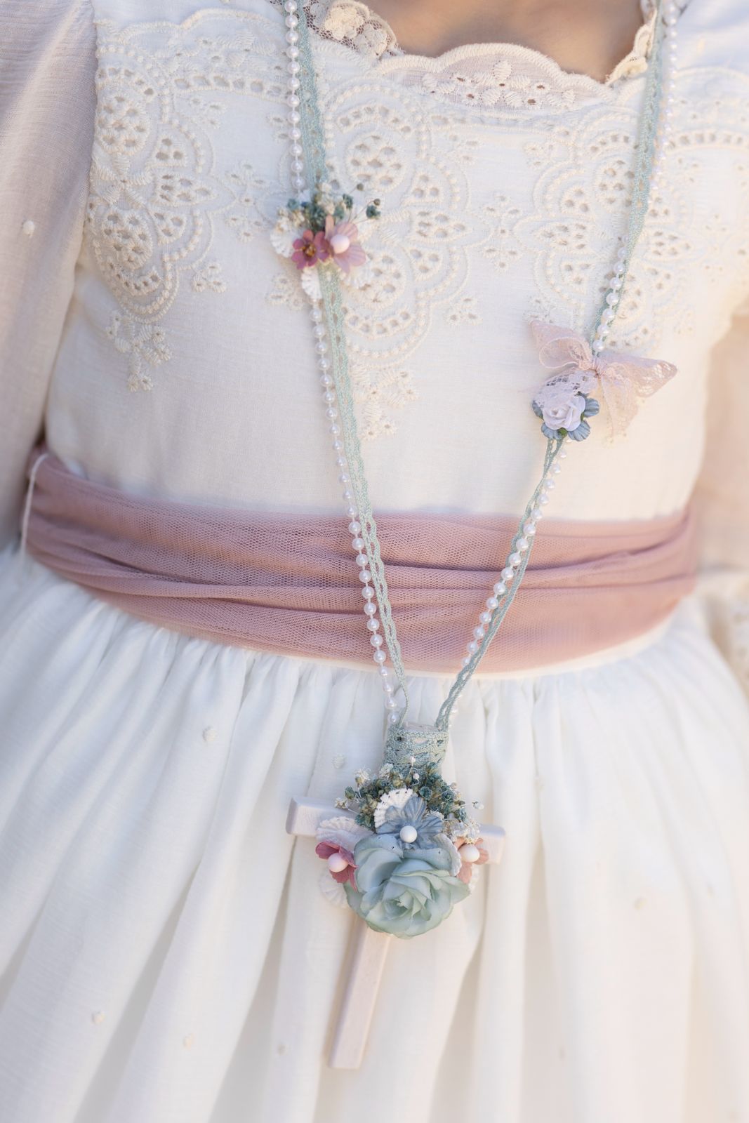 Vestido de comunión SERIS de la marca ALHUKA (corona y rosario no están incluidos)