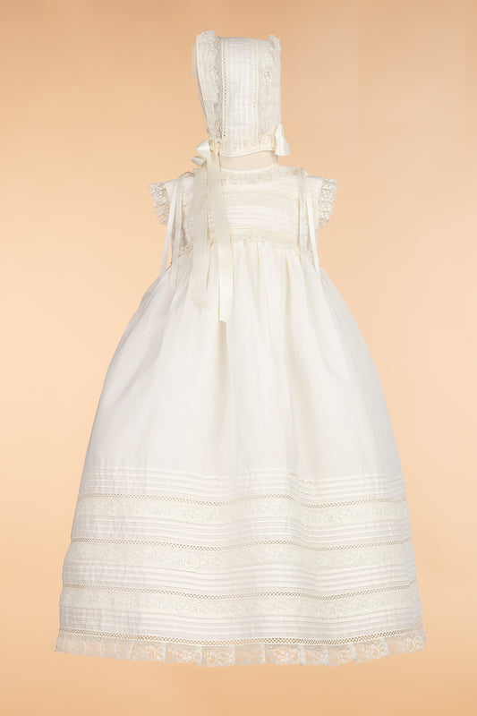 Ropa para niños - faldón jaretas blanco con gorro de la marca Belan